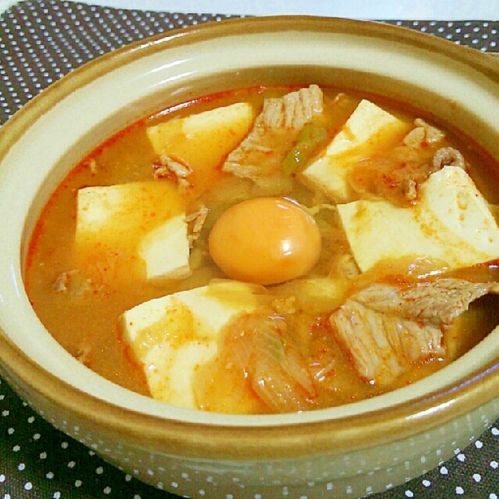 あったまる～♡豚肉と豆腐の味噌チゲ